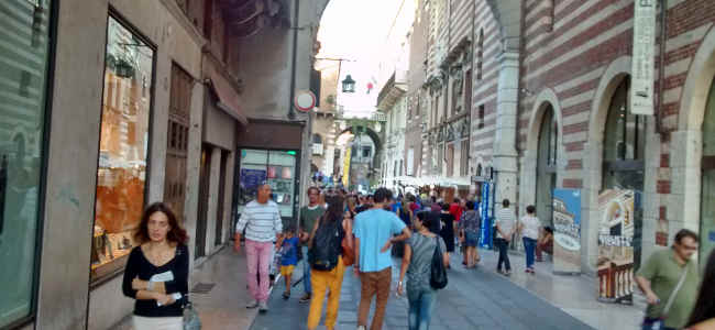 verso_Piazza_dei_Signori_Tocat_2015