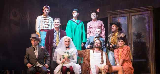 Ensemble__in_Propellers_2013_production_of_The_Taming_of_the_Shrew._Credit_Manuel_Harlan-146_r